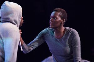 아팀 (오른쪽), 댐슨 이드리스와 함께 Ghost Town (2014)