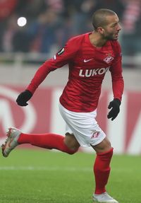 한니가 2018년 11월 8일 레인저스와의 UEFA 유로파 리그 경기에서 뛰는 모습