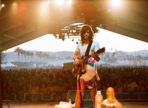 반하트가 2009년 코첼라 페스티벌에서 공연