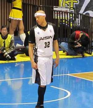 J. R. 사쿠라기는 캐릭터의 팬이 되어 이름을 바꿨다.