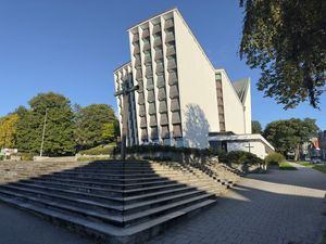 2024년의 키르켈란데트 교회. 1960년대 중반에 건설된 노르웨이 최초의 진정한 현대식 교회 건물 중 하나이다.