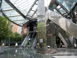 더 센터의 1층 로비