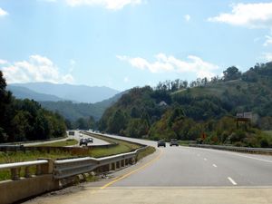 그레이트 스모키 마운틴 익스프레스웨이 웨인스빌 통과