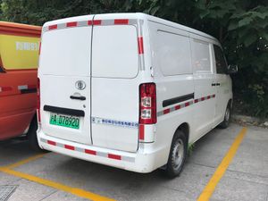 SAIC 및 난징 NAC 라벨이 부착된 창다 H9 후면