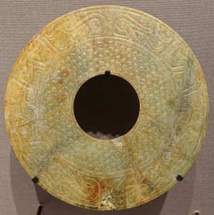 용 문양의 Bi 옥 고리, 기원전 4세기에서 2세기