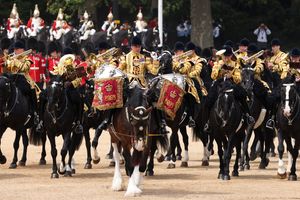 2023년 국왕 생일 퍼레이드에서 연주하는 근위 기병대 기마 밴드