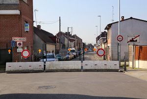 무스크롱의 콘크리트 블록은 프랑스와 벨기에 사이의 불필요한 여행을 막기 위해 사용되었다(2020년 3월 27일)