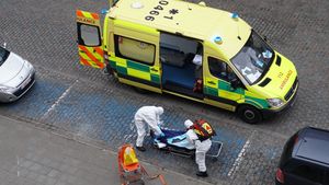 브뤼셀에서 구급대원들이 개인 보호 장비를 착용하고 있다.