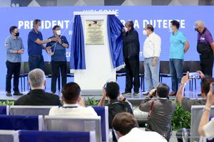 2021년 10월 7일, 로드리고 두테르테 대통령이 비콜 국제공항 개항을 주도했다.