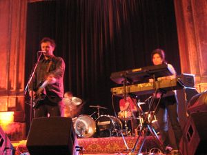 2010년 라이브 공연하는 엘버럼