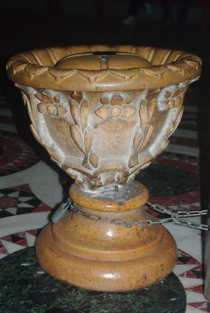 예루살렘 성묘 교회의 그리스 정교회 구역에 있는 옴팔로스