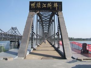 북쪽 끝에서 다리를 바라본 모습