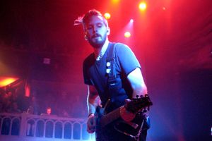 스테판 헬레블라드(사진)는 The Unforgiving Tour부터 현재까지 위딘 템테이션 투어에서 로버트 웨스터홀트의 자리를 대신하여 웨스터홀트가 집에서 덴 아델과의 아이들을 키울 수 있도록 했다.