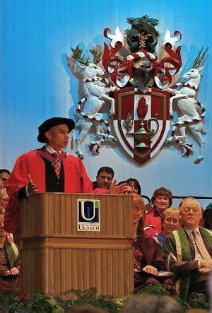 2006년 12월 19일 얼스터 대학교 겨울 졸업식에서의 조너선 에드워즈