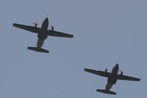 프랑스 공군 C-160 2대가 상공을 비행하는 모습, 2006년
