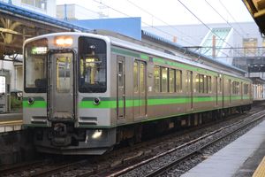 2015년 6월 JR 동일본 도색의 에치고토키메키 철도 ET127계 V6편성