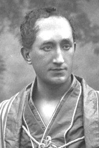 더워드 릴리가 난키푸 역을 맡음