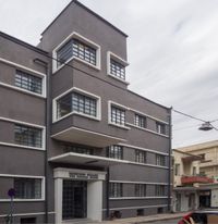 경제학과는 마차고스의 옛 산업 건물에 위치해 있다.