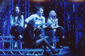 2006년 Taller in More Ways 투어에서 공연하는 베레바