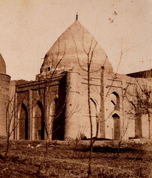 19세기 중반 루이지 페세가 촬영한 담간의 이맘자데 자파르 영묘.