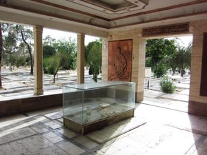 타흐티의 묘, 에브네 바부예