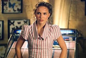 나탈리 포트만이 이비 해먼드 역을 맡았다.