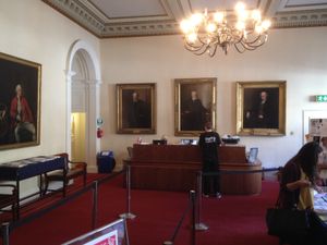  에든버러 왕립학회 건물 정면 홀