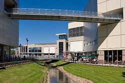 2005년에 개장한 Marlowes 쇼핑 구역 확장판, Riverside