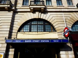 Marleybone Road의 베이커루선과 주빌리선 역 입구