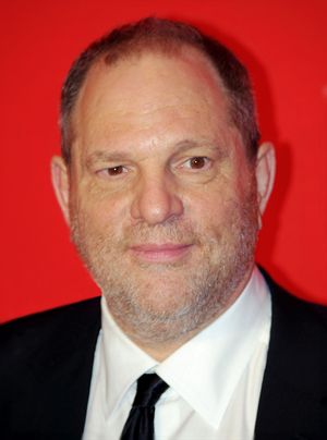 하비 와인스타인(Harvey Weinstein)은 영화의 원래 결말을 변경할 것을 요구했고, TV 광고를 위해 추가 촬영을 지시했다.