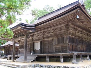 쇼시 내친왕이 창건한 렌게죠인(蓮華乗院)의 후신, 고야산 다이에이도(大会堂). 현재의 다이에이도는 가에이 원년(1848년)에 재건되었다.