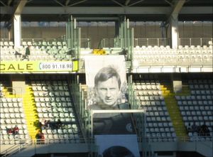 토리노 올림픽 경기장의 페리니 초상화, 페리니는 100년이 넘는 토리노 역사의 한면을 장식한 대들보이다