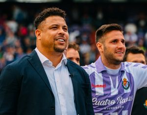 초프 (오른쪽)와 호나우두 바야돌리드 구단주 (2019년)