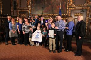 2013년 4월 2일, 미네소타 주지사 마크 데이튼이 세계 자폐증 인식의 날을 선포했다.