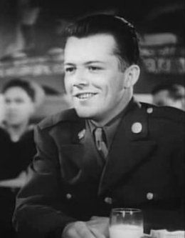 영화 스테이지 도어 캔틴(1943)의 한 장면