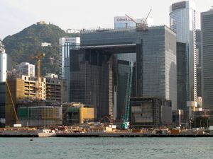 타마의 중앙 정부 복합 건물 (2011년 3월 건설 중)