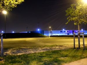 밤의 킵모트 스타디움