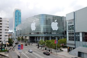 2011년 애플 세계 개발자 컨퍼런스(Apple Worldwide Developers Conference) 기간 중의 모스콘 웨스트(Moscone West)