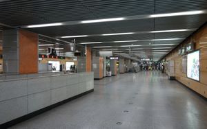 베이궁먼역 대합실