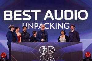 제22회 게임 개발자 초이스 어워드에서 최고의 오디오 상을 수상하고 있는 개발팀