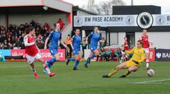 2020년 아스널 경기에서 판 더 동크(가장 왼쪽)