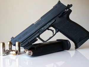 USP Expert .45 V1 (탄창에 탄약이 거꾸로 장전된 모습)