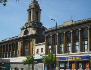 스피겔할터 보석상점 주변에 건설된 런던 스테프니의 윅햄 백화점(Wickhams Department Store), 1927년