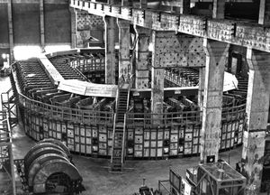 거대한 타원형 구조물