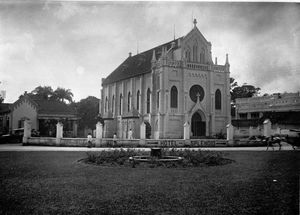 카유탄간 대성당은 네덜란드 건축 유산 중 하나이며 말랑 시내에 위치해 있다.