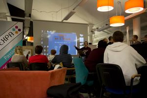 2014년에 핀란드의 유배스퀼래에서 열린 글로벌 게임 잼에서 발표된 완성된 게임