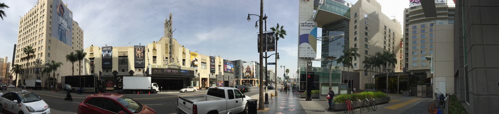 역 헤드하우스 (오른쪽) 및 주변 지역