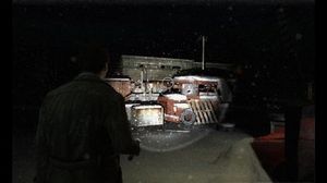 해리 메이슨이 눈 덮인 사일런트 힐 마을을 탐험하는 모습