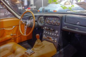 람보르기니 400 GT 인테리어