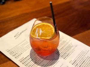 전 세계적으로 인기 있는 아페롤 스프리츠